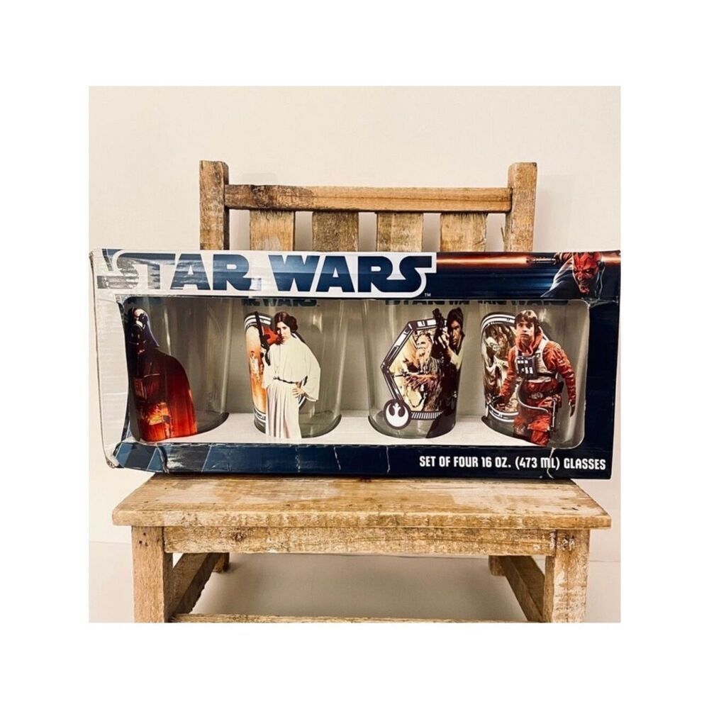 NWT in Box Gorgeous Star Wars Classic Movies 4 Piece 10 Oz. Glass Glasses Set
